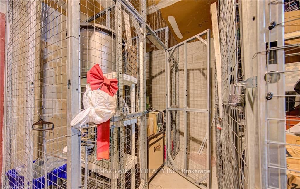 793 COLBORNE Street, Unit 202 thumbnail 17