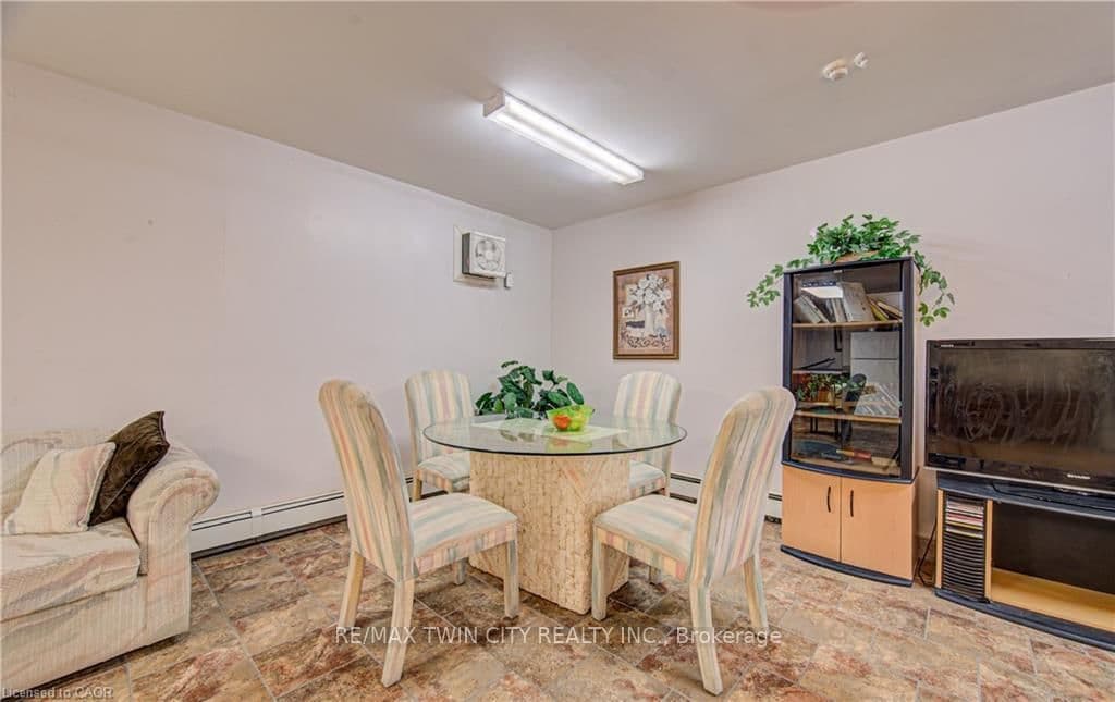 793 COLBORNE Street, Unit 202 thumbnail 24