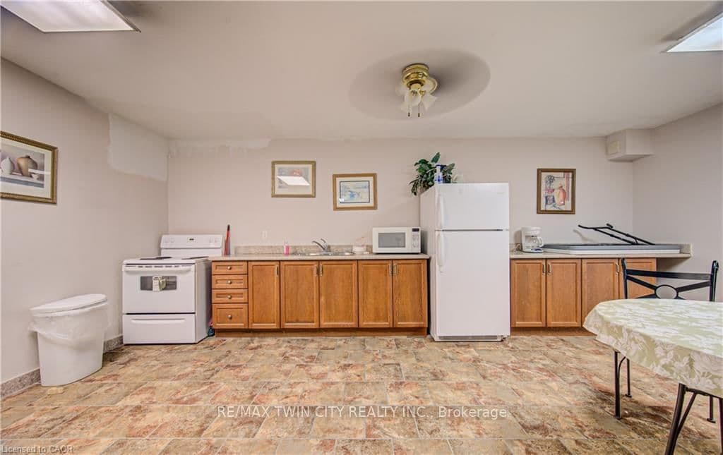 793 COLBORNE Street, Unit 202 thumbnail 25