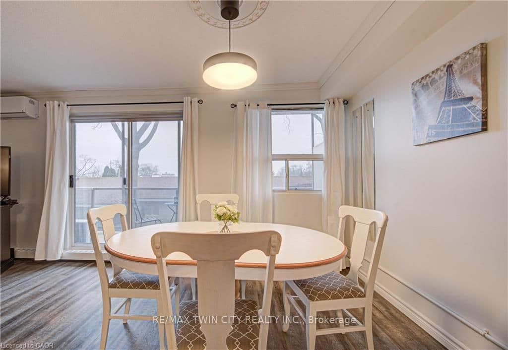 793 COLBORNE Street, Unit 202 thumbnail 3