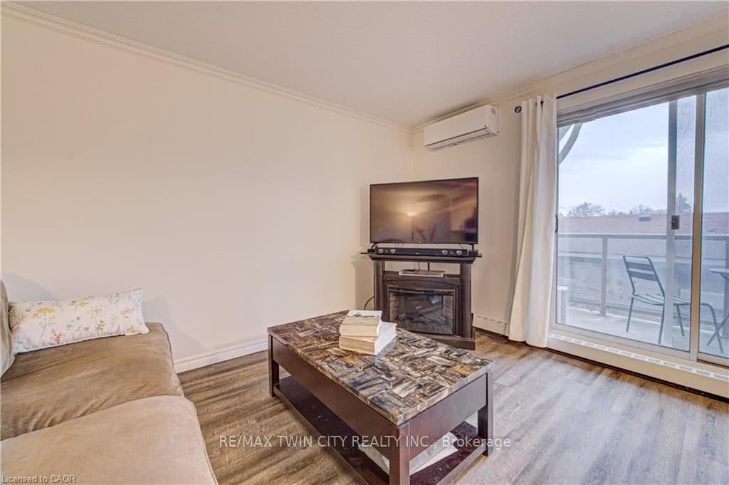 793 COLBORNE Street, Unit 202 thumbnail 7