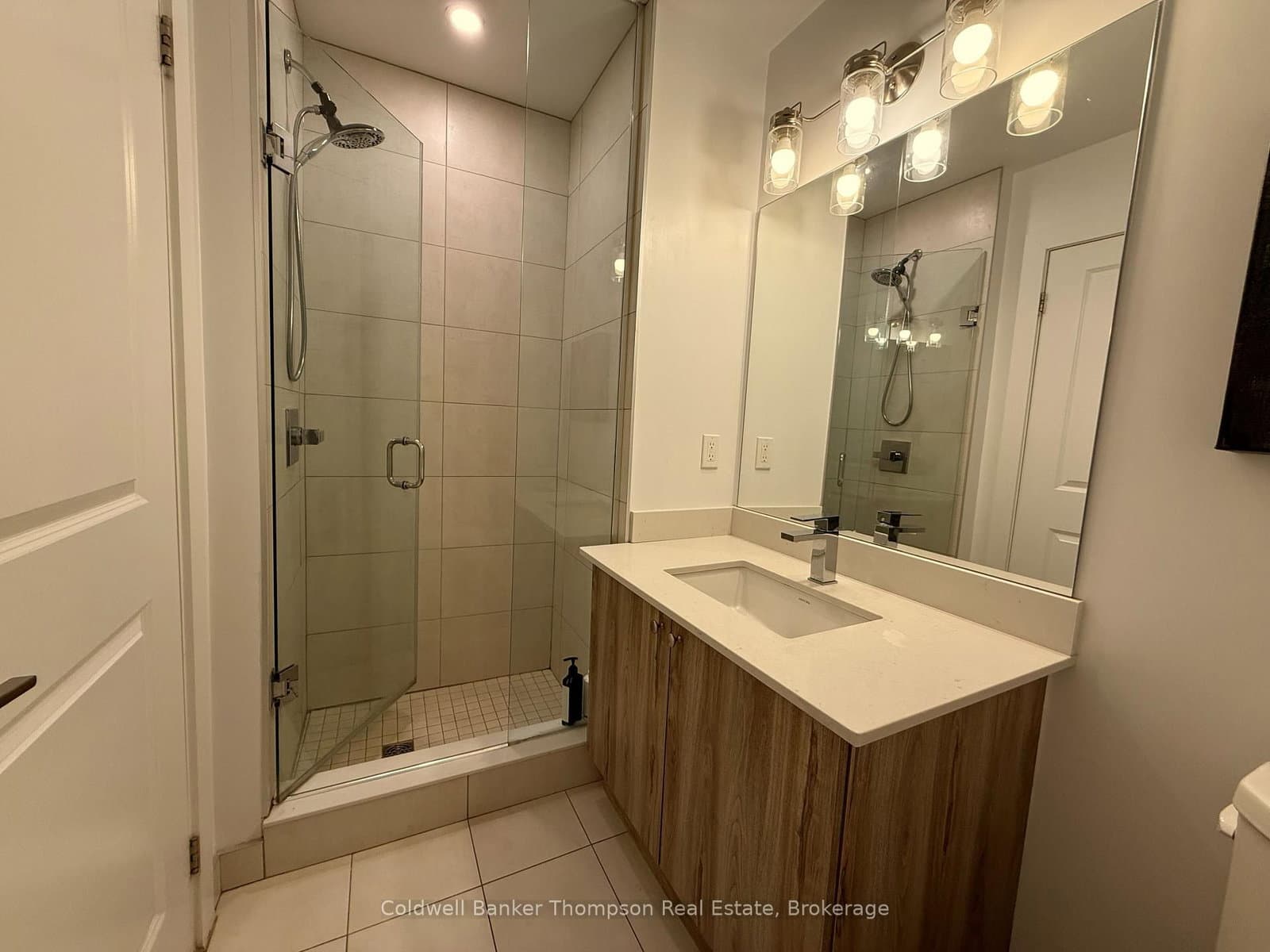 25 PEN LAKE POINT Road, Unit 110 thumbnail 16