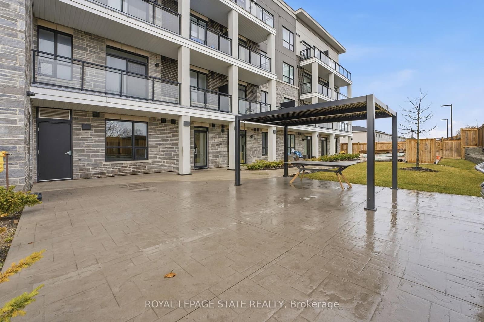 120 Springvalley Crescent, Unit 203 thumbnail 17