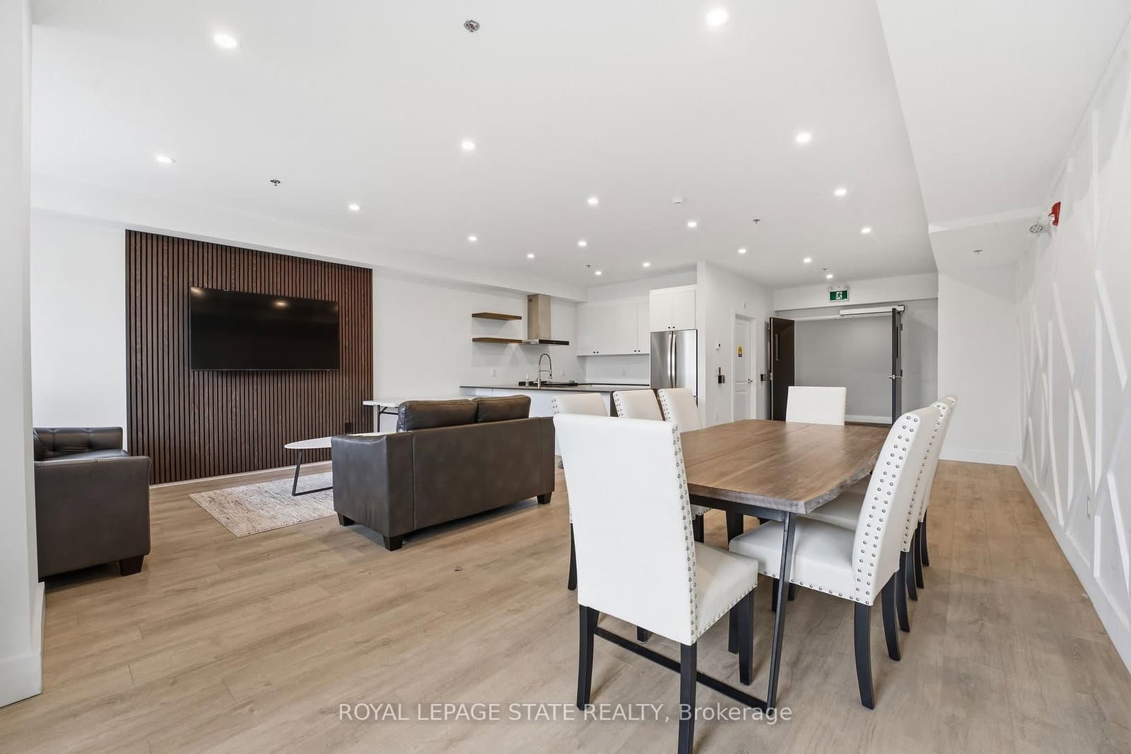 120 Springvalley Crescent, Unit 203 thumbnail 18