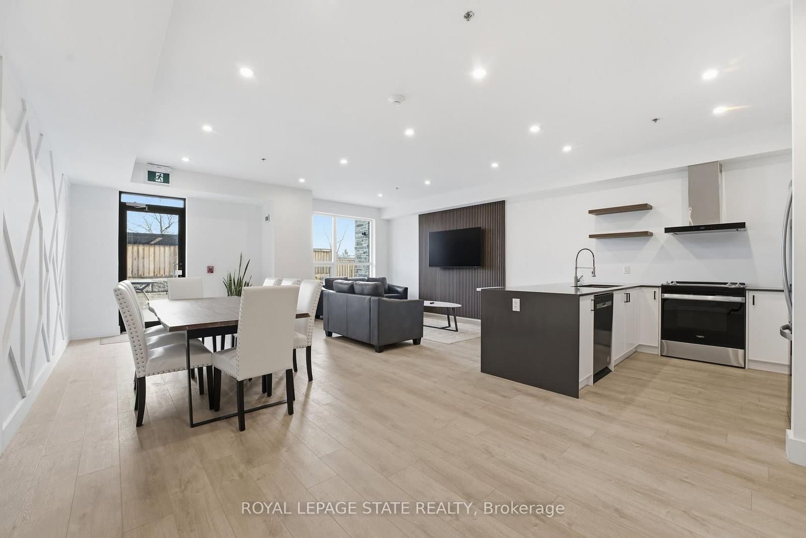 120 Springvalley Crescent, Unit 203 thumbnail 19