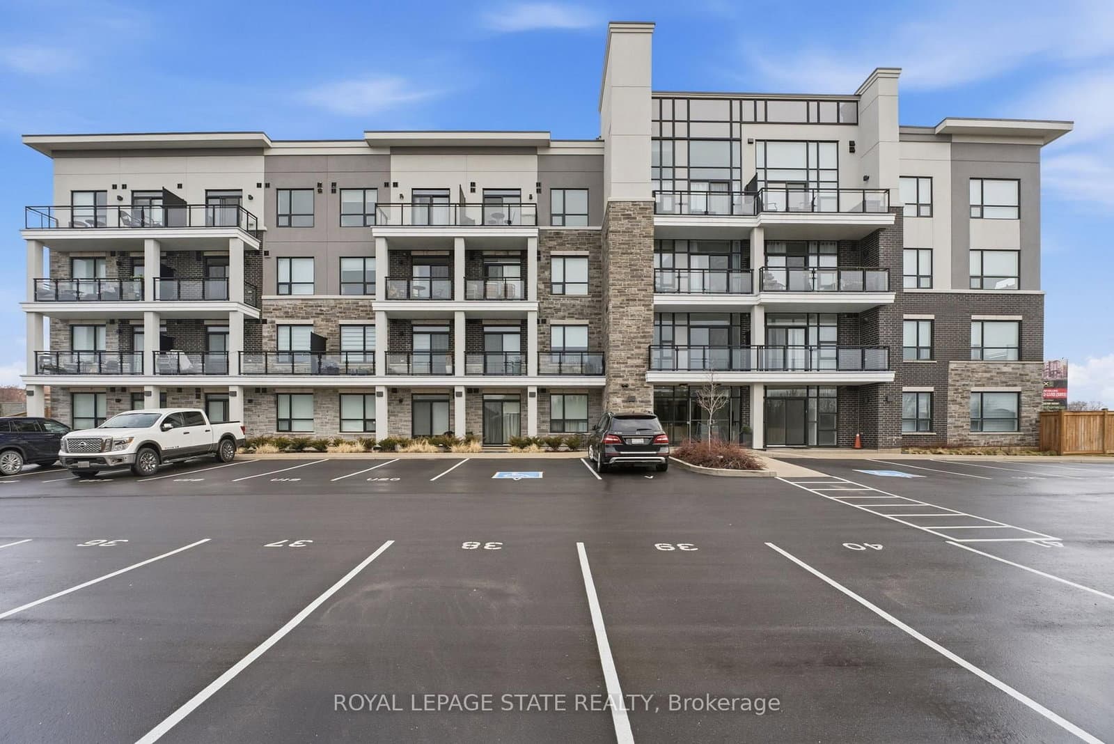120 Springvalley Crescent, Unit 203 thumbnail 24