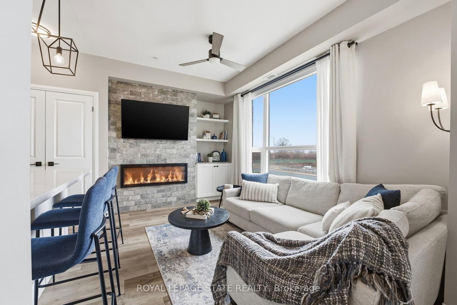 120 Springvalley Crescent, Unit 203 thumbnail 4