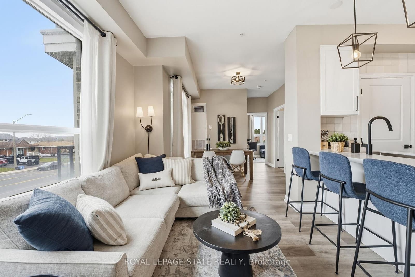 120 Springvalley Crescent, Unit 203 thumbnail 5