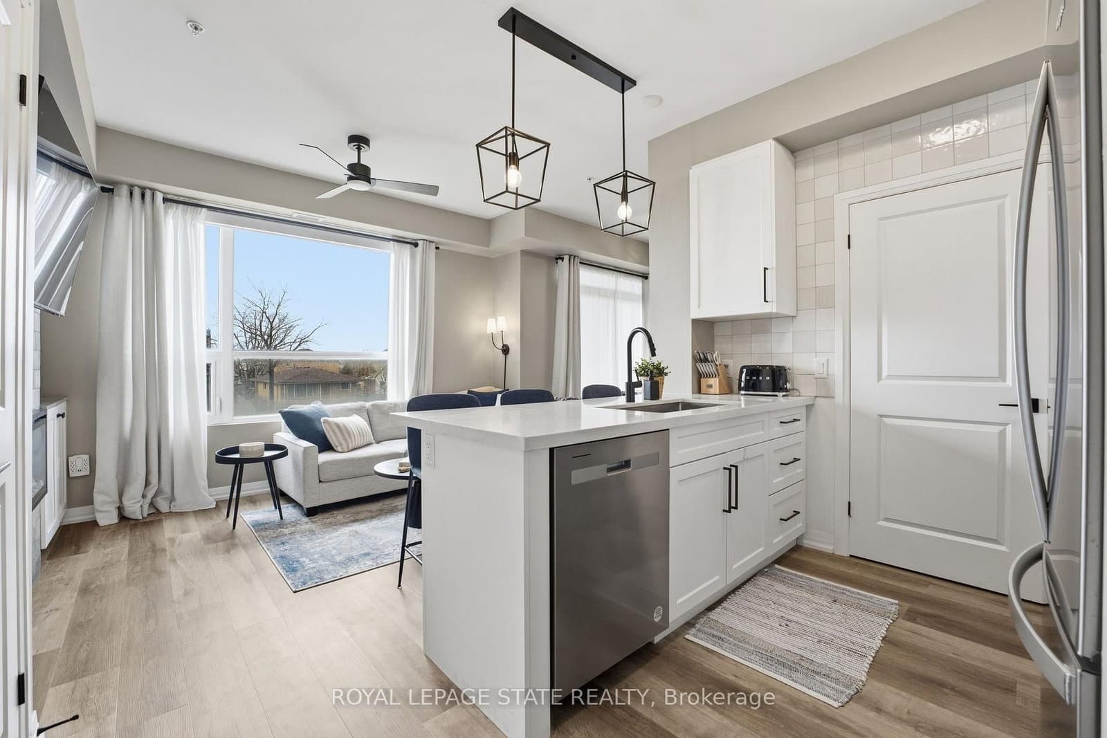 120 Springvalley Crescent, Unit 203 thumbnail 7