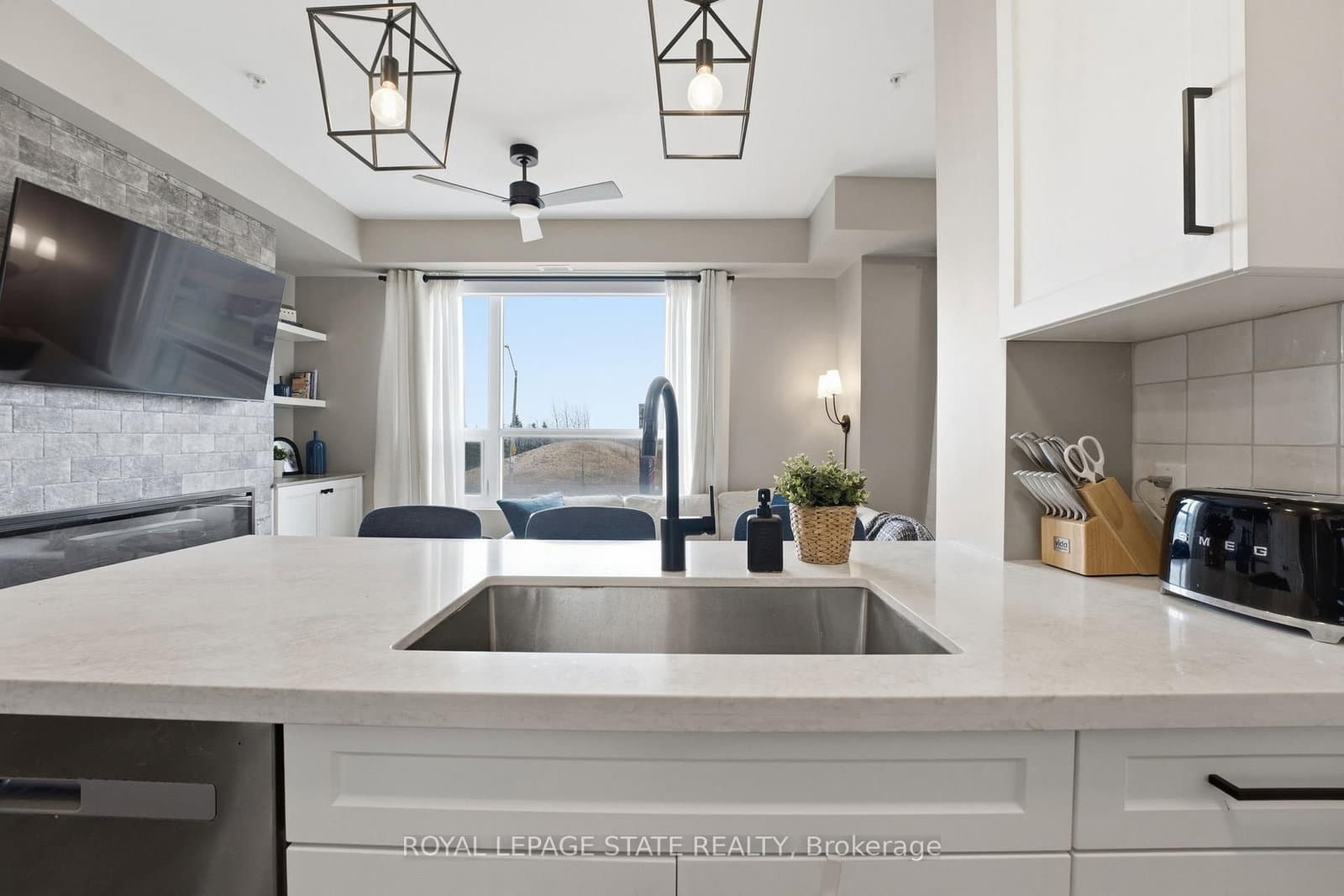 120 Springvalley Crescent, Unit 203 thumbnail 8