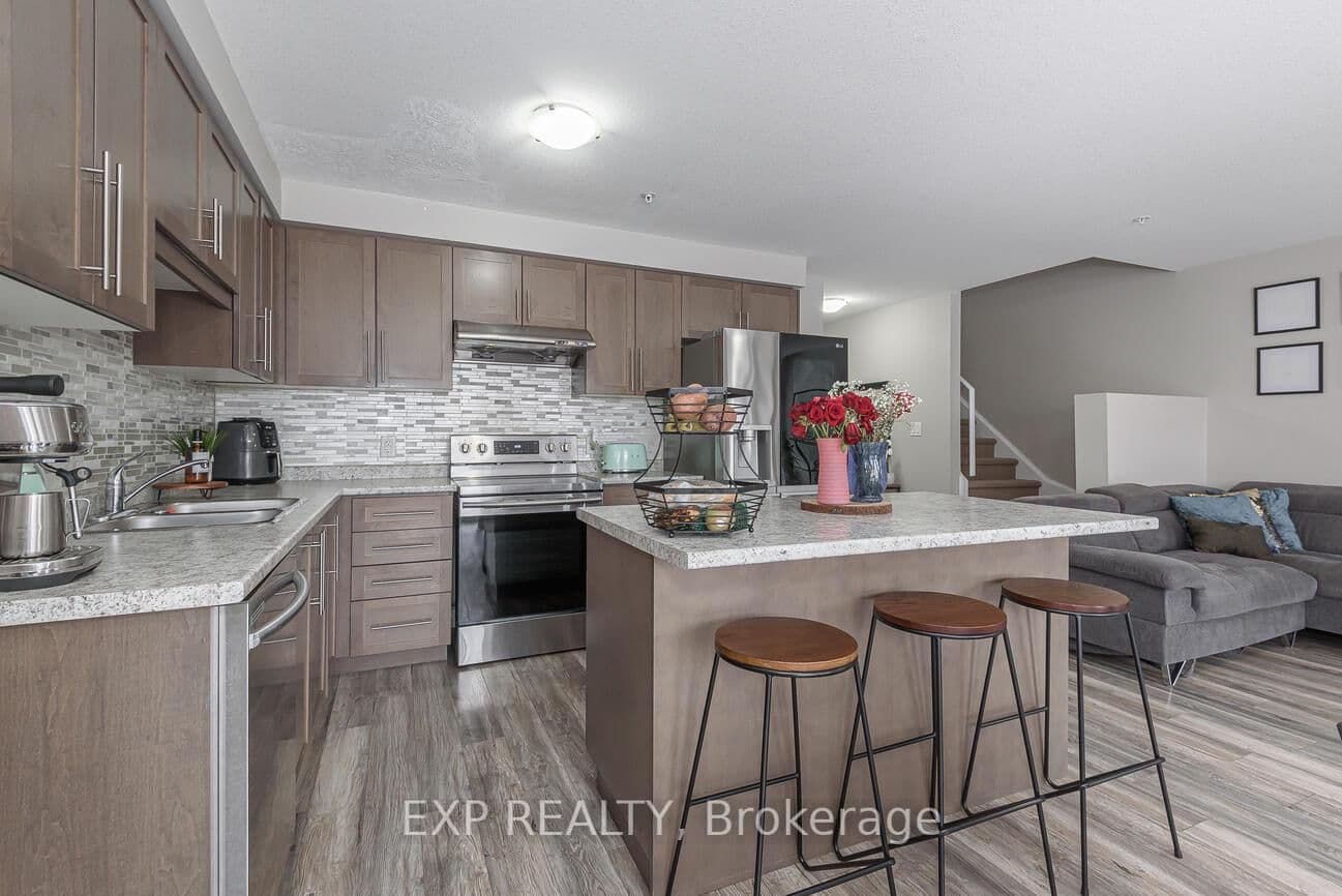 60 Canterbury Drive, Unit 7 thumbnail 6