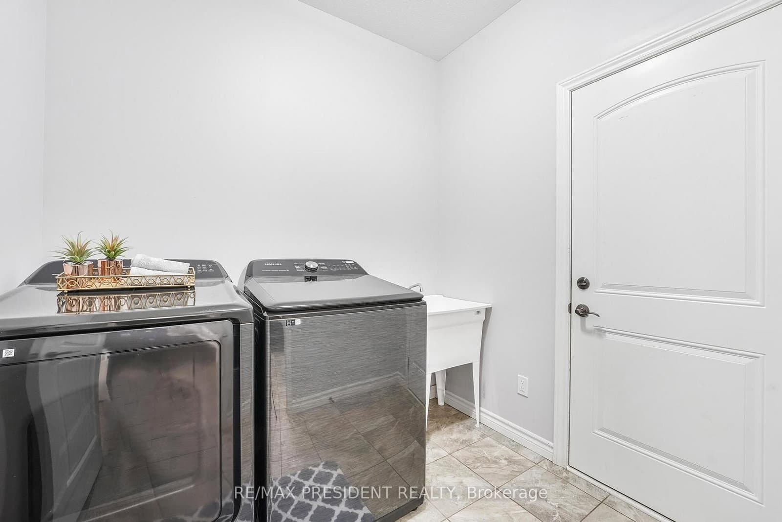 505 Sophia Crescent thumbnail 37