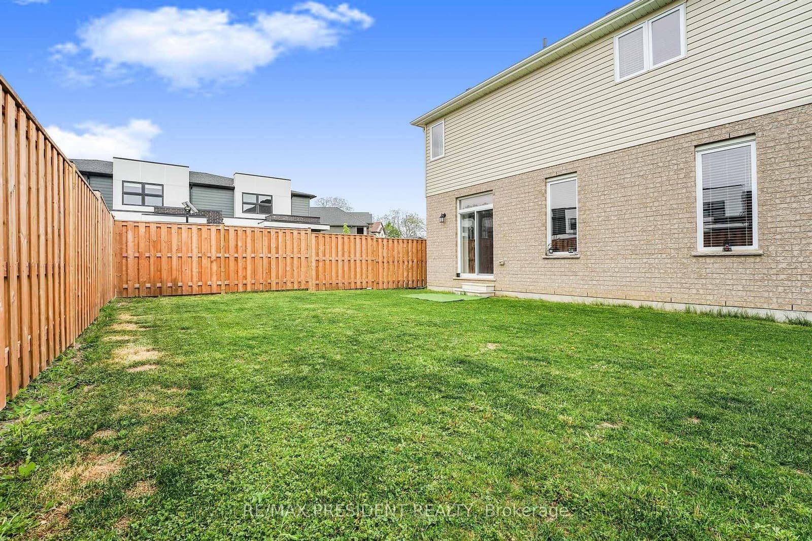 505 Sophia Crescent thumbnail 38