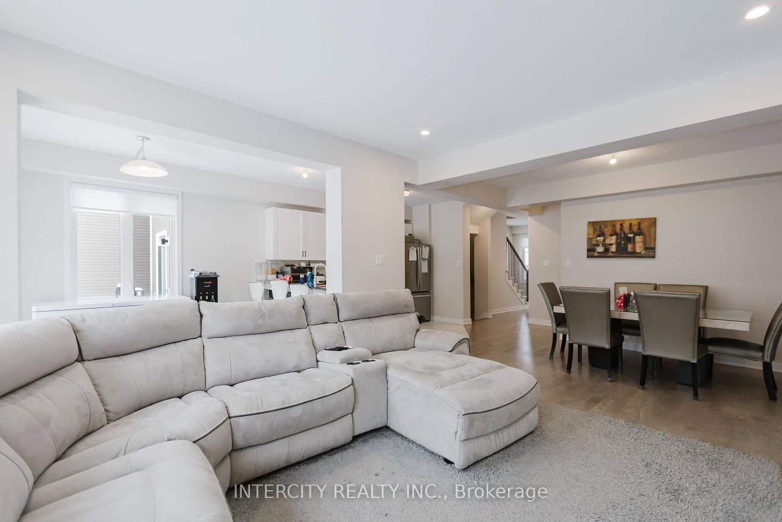 124 Hackamore Crescent thumbnail 15