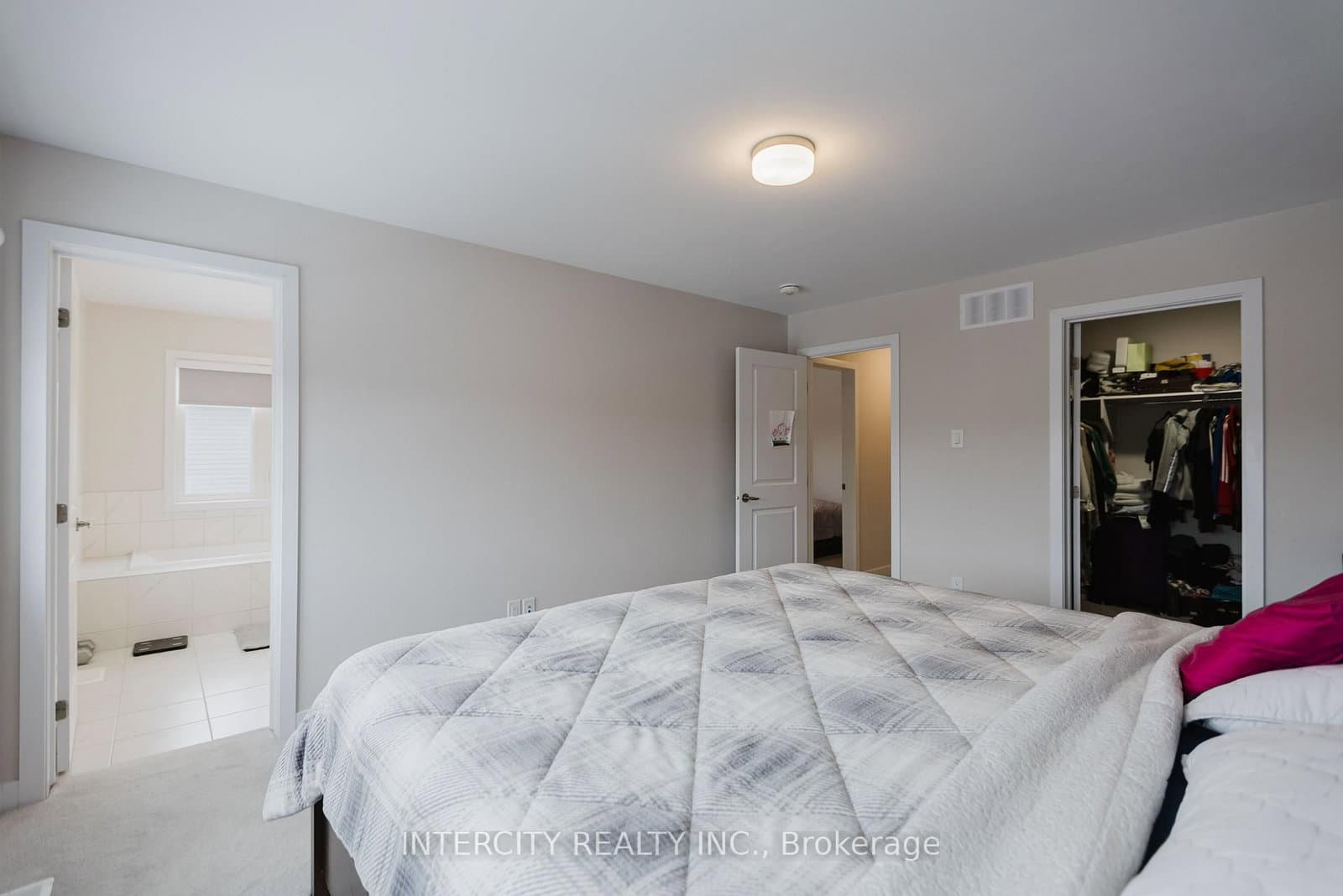 124 Hackamore Crescent thumbnail 23