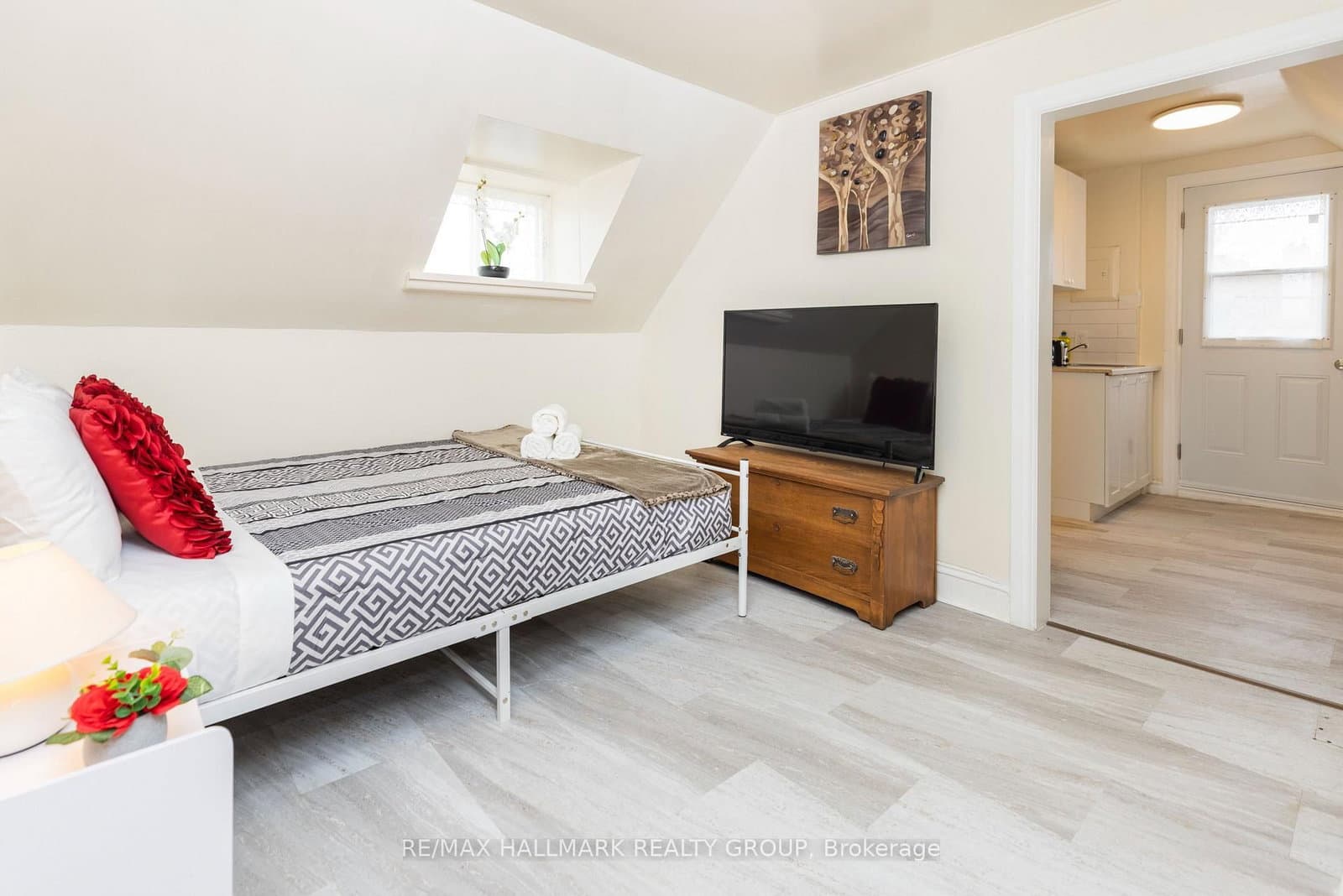 456 BRONSON Avenue, Unit 2 thumbnail 2