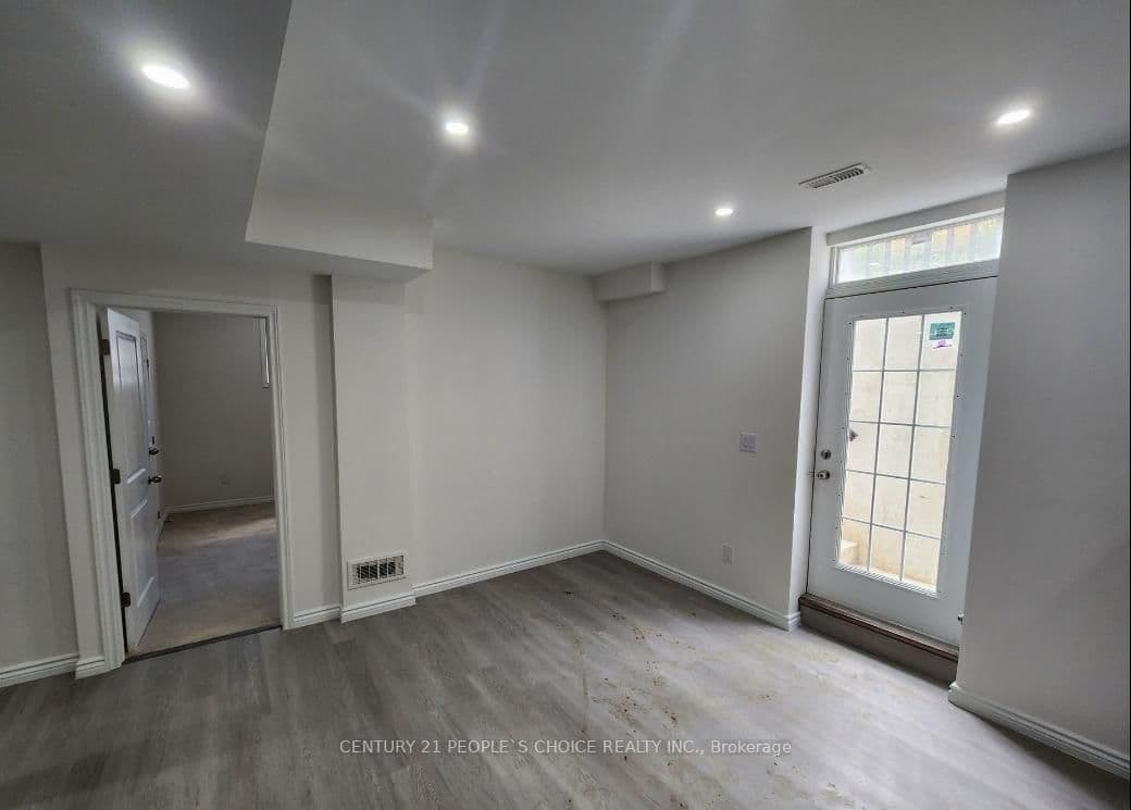 456 Twin Leaf Street, Unit Bsmt thumbnail 3