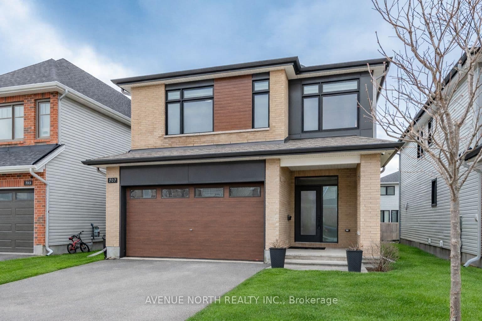 707 Moonflower Crescent - Image 1