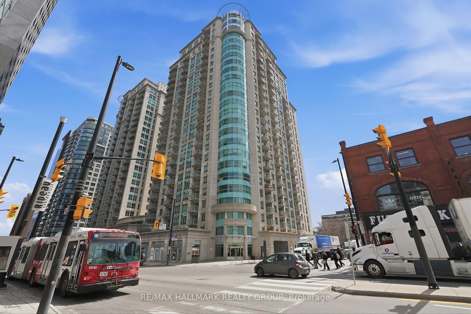 #809 - 200 RIDEAU Street