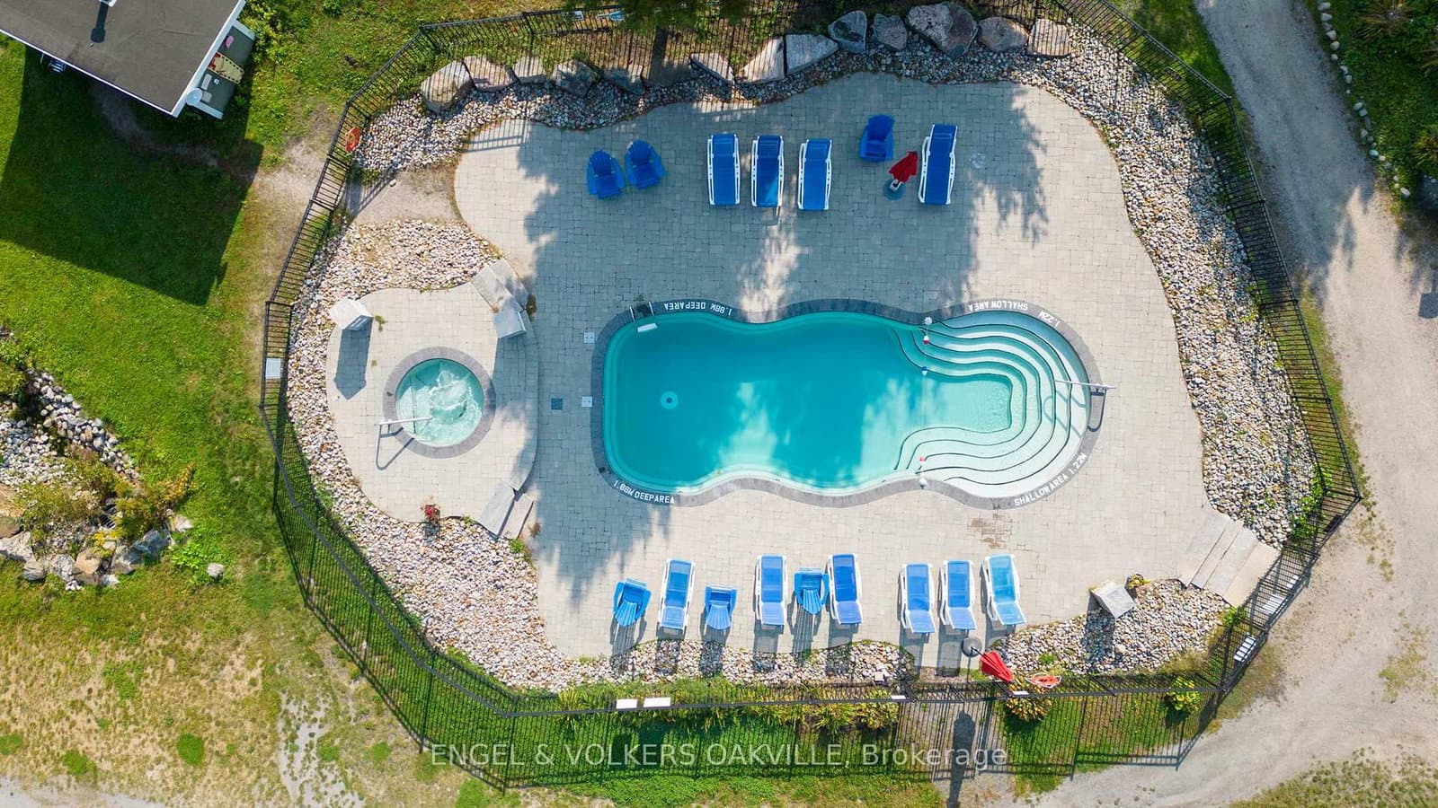 1869 Muskoka Road 118 W, Unit C-103 thumbnail 13