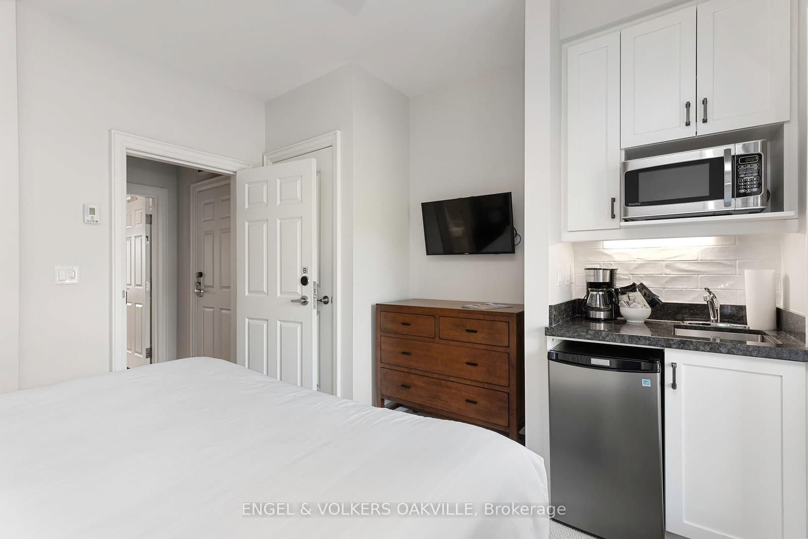 1869 Muskoka Road 118 W, Unit C-103 thumbnail 32