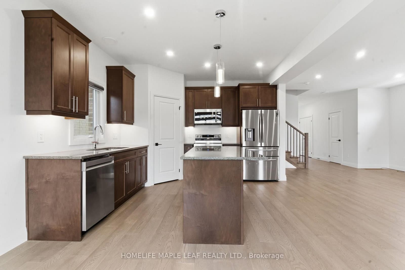 1566 Wright Crescent thumbnail 10