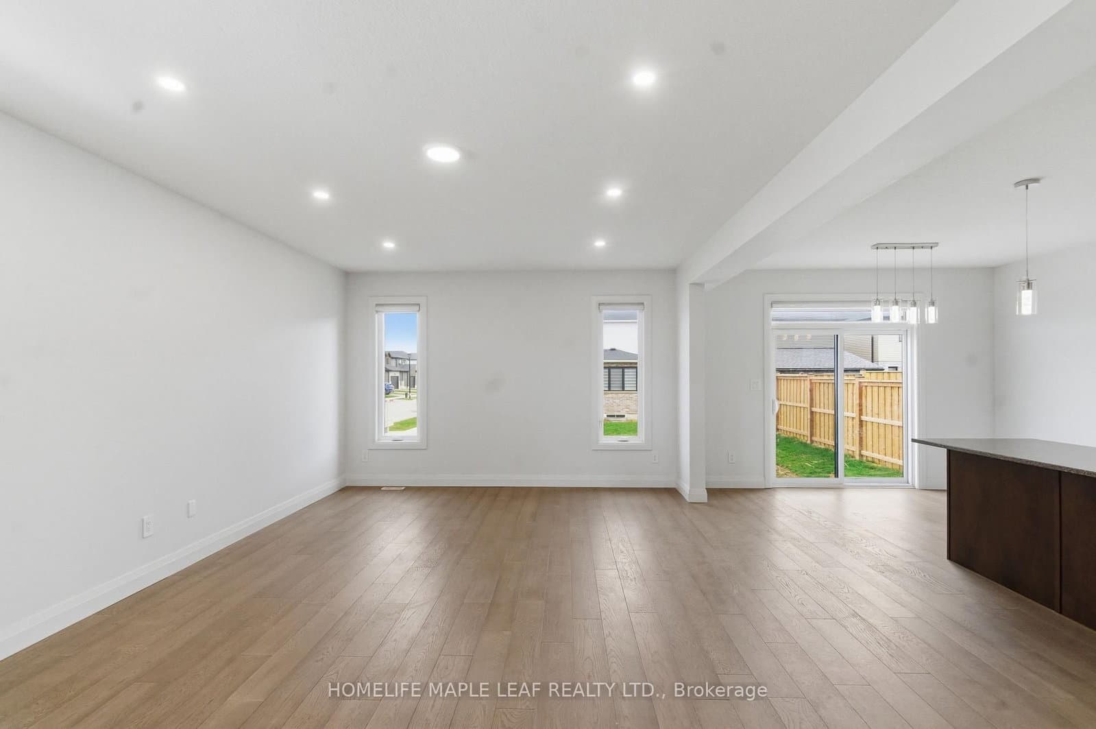 1566 Wright Crescent thumbnail 16