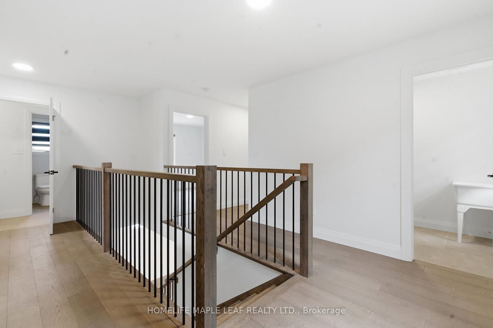 1566 Wright Crescent thumbnail 20