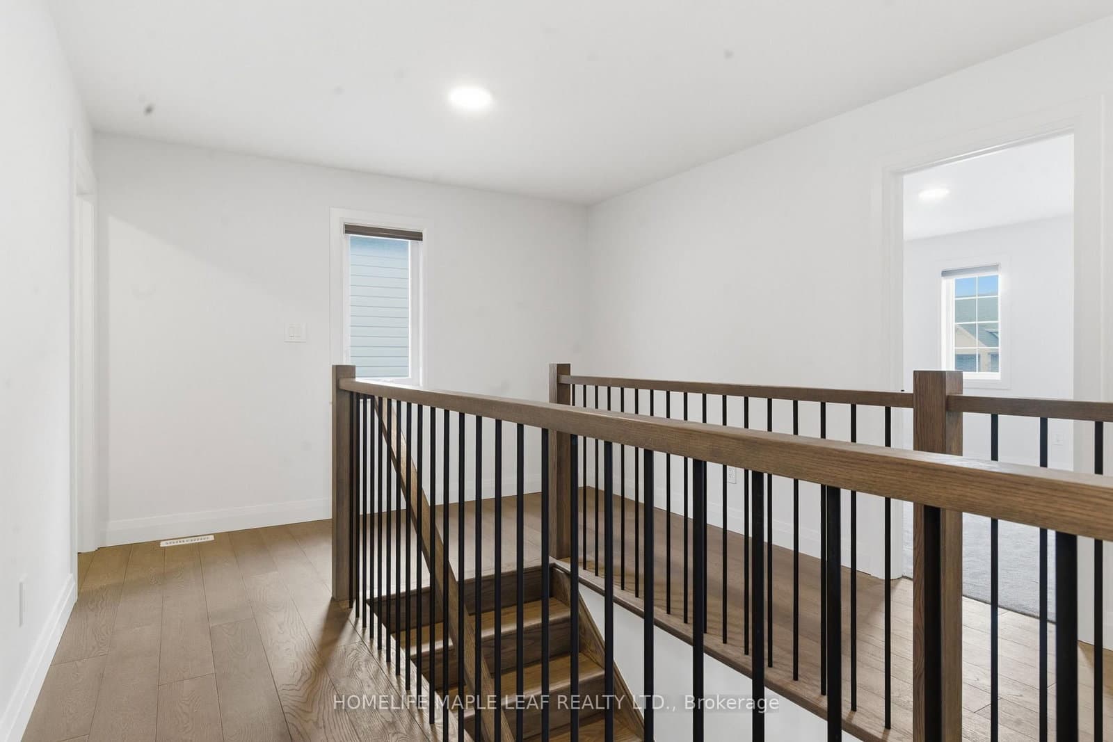 1566 Wright Crescent thumbnail 22