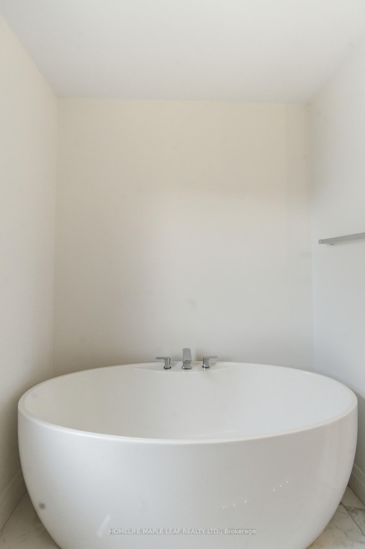 1566 Wright Crescent thumbnail 28