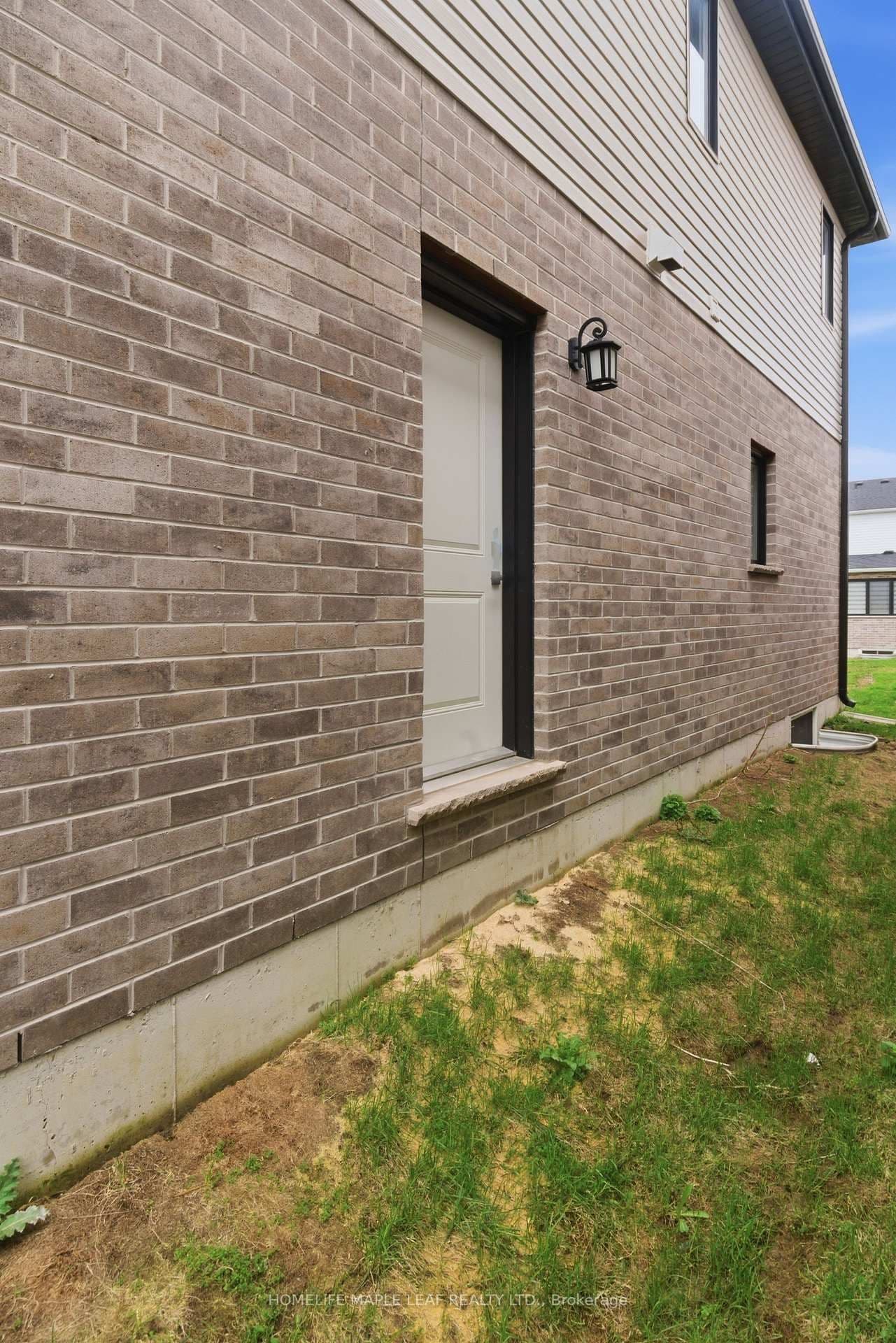 1566 Wright Crescent thumbnail 46