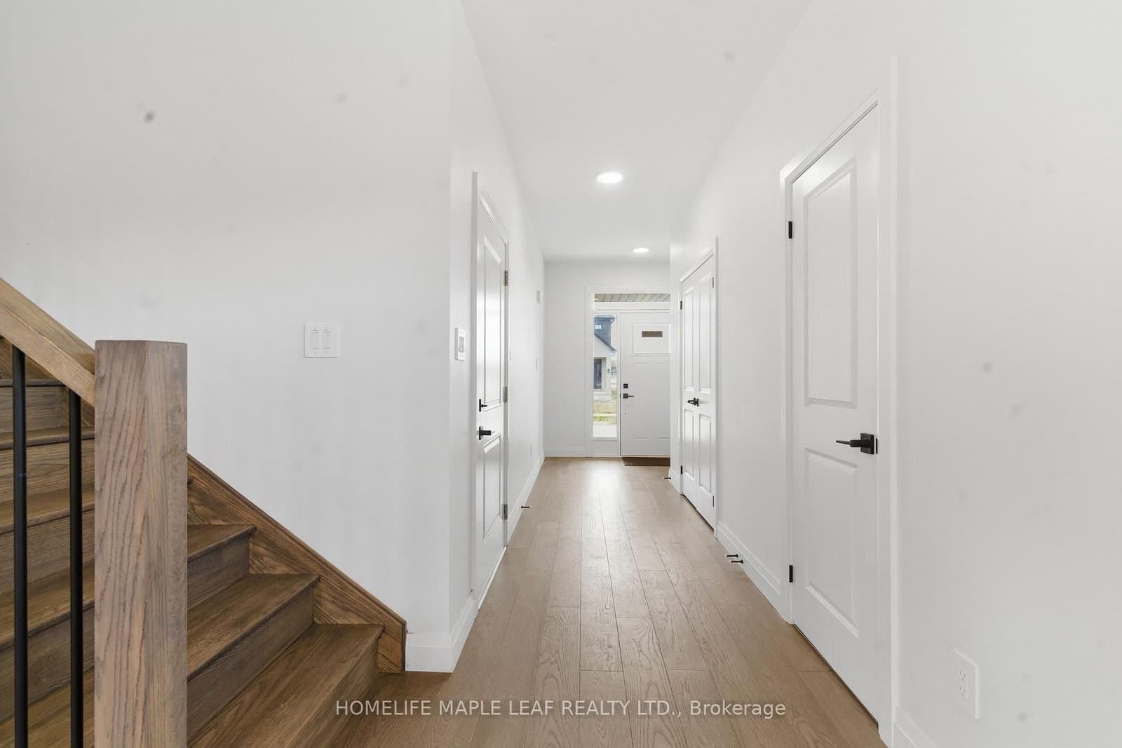 1566 Wright Crescent thumbnail 5