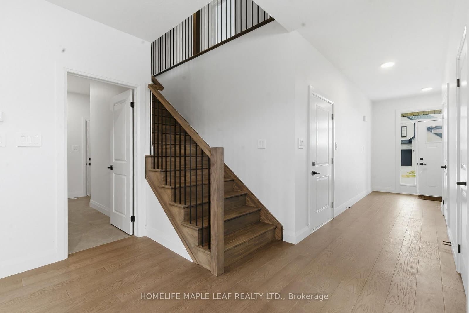 1566 Wright Crescent thumbnail 6
