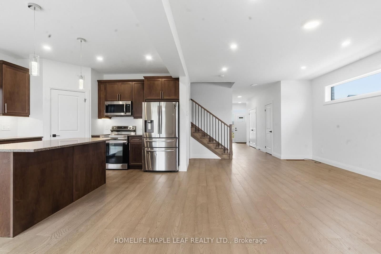 1566 Wright Crescent thumbnail 8