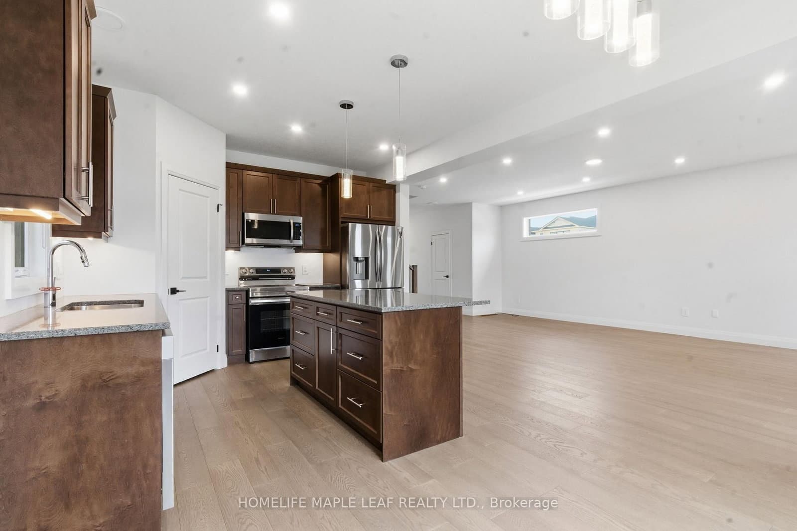 1566 Wright Crescent thumbnail 9