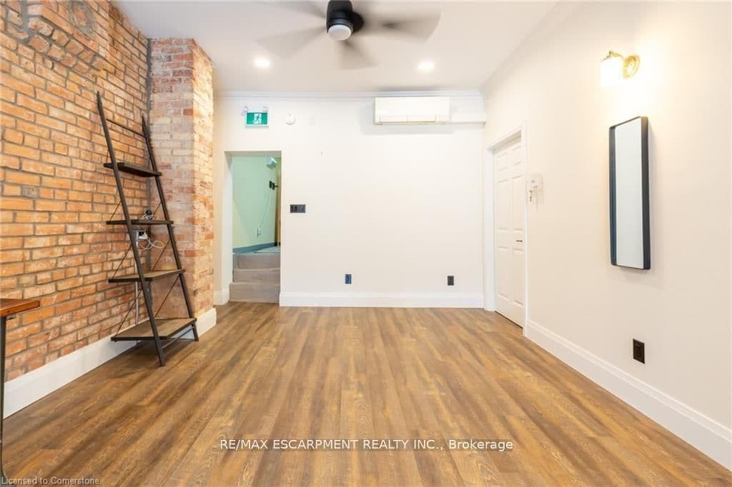 299 James Street N thumbnail 11