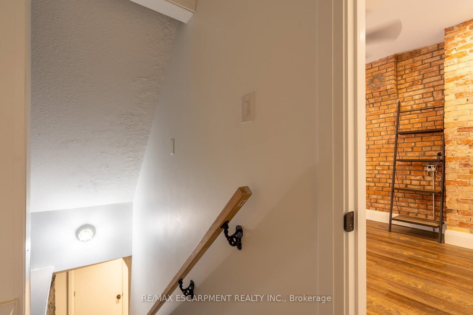 299 James Street N thumbnail 15