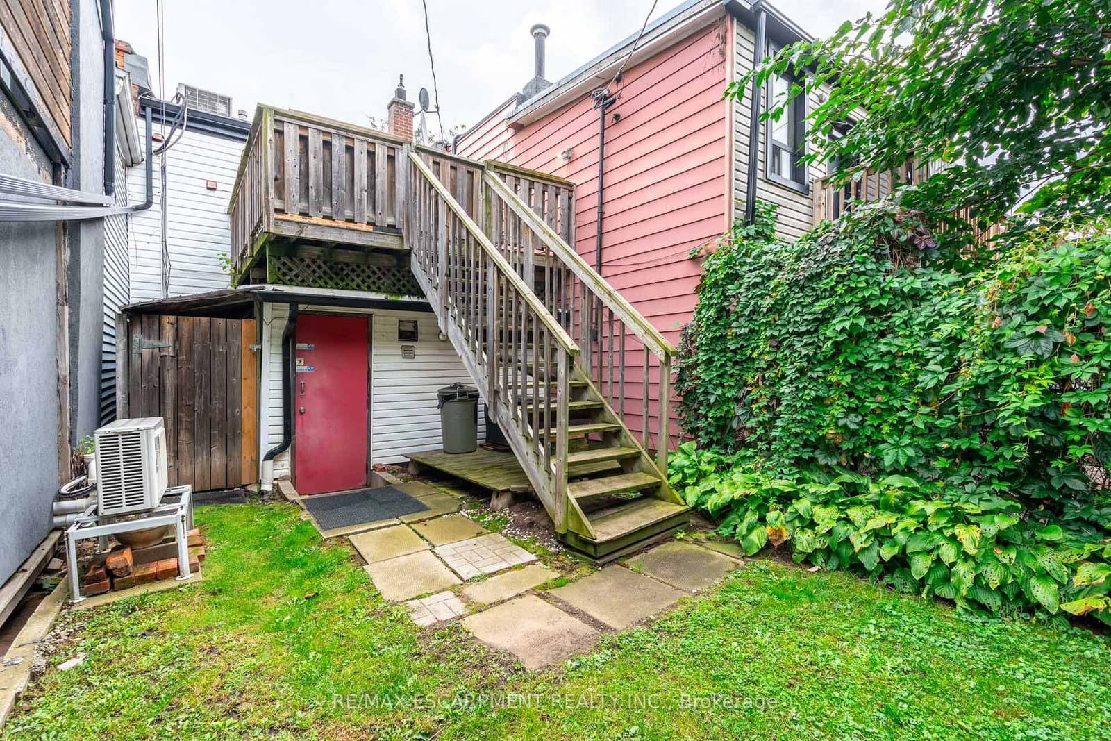 299 James Street N thumbnail 28