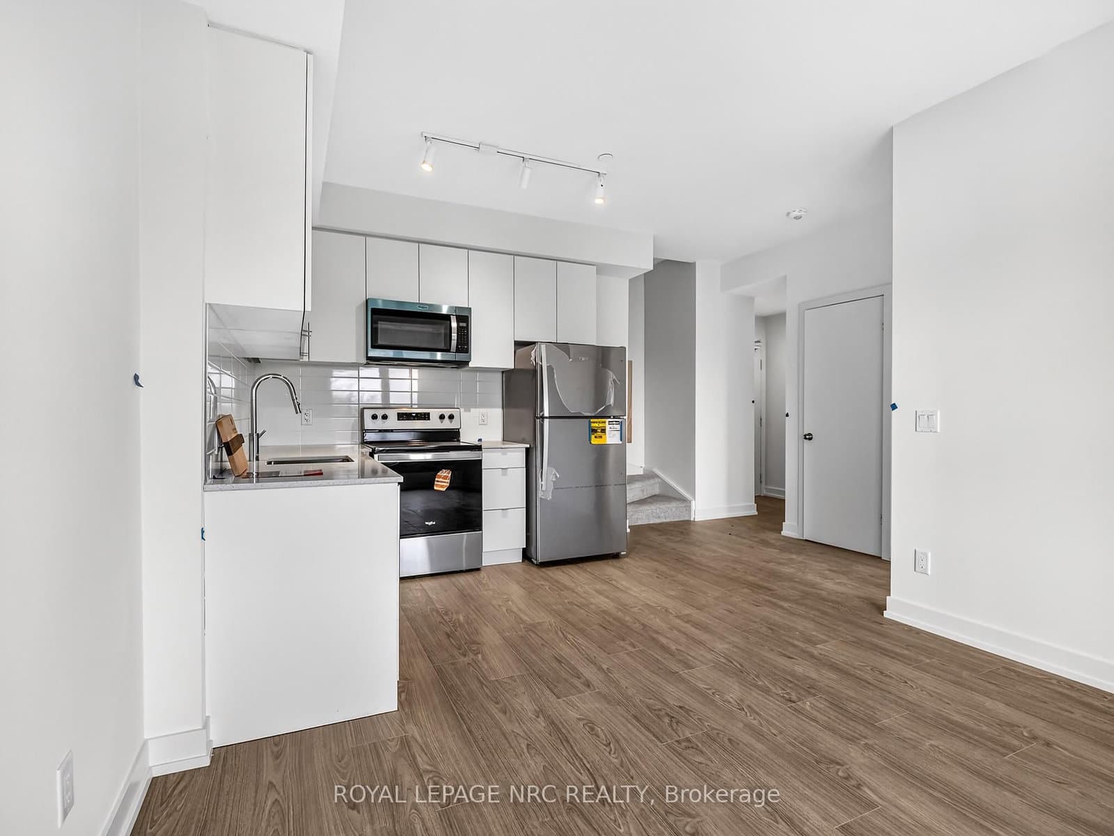 16 Melbourne Avenue, Unit 312B thumbnail 6