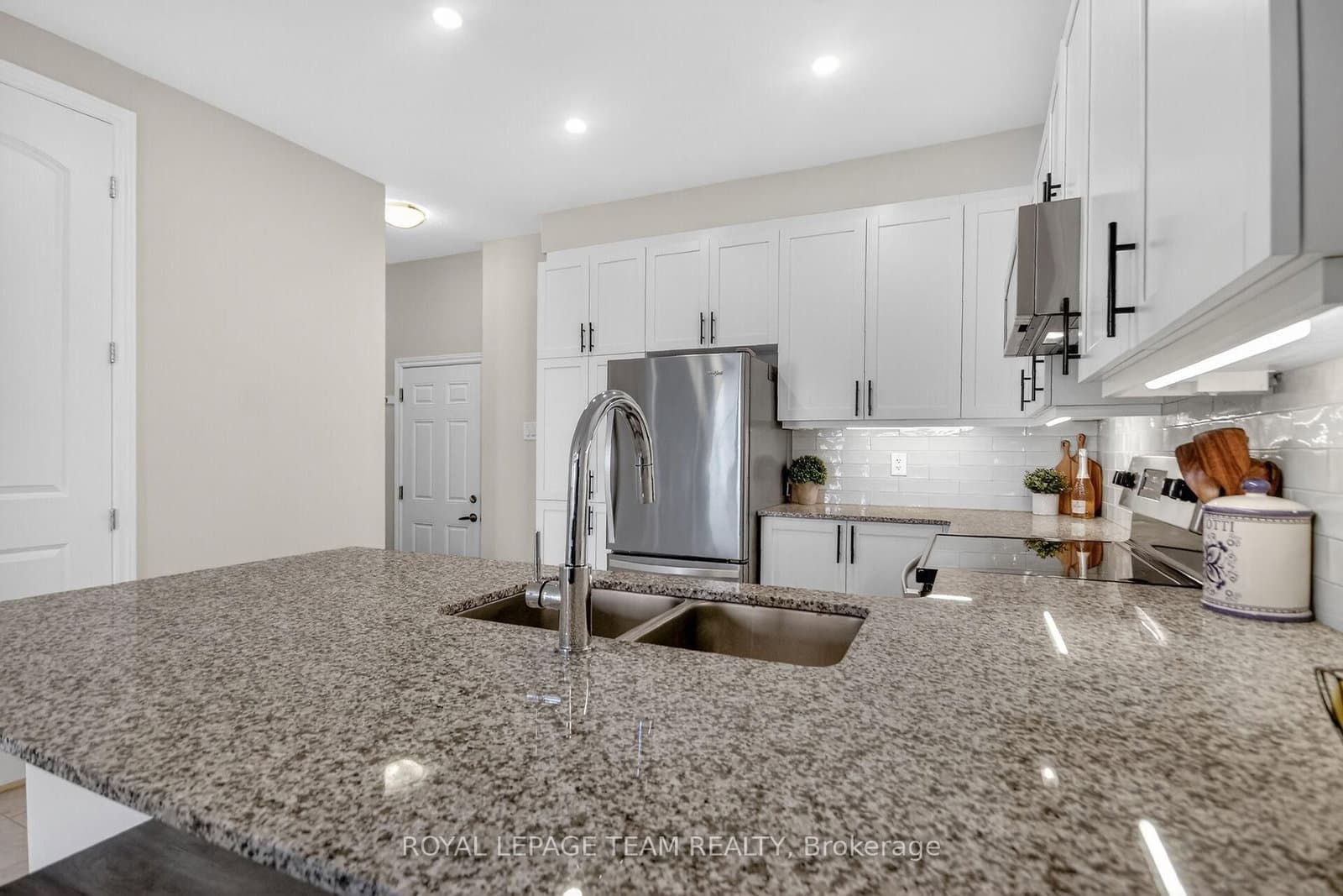 802 Bascule Place thumbnail 12
