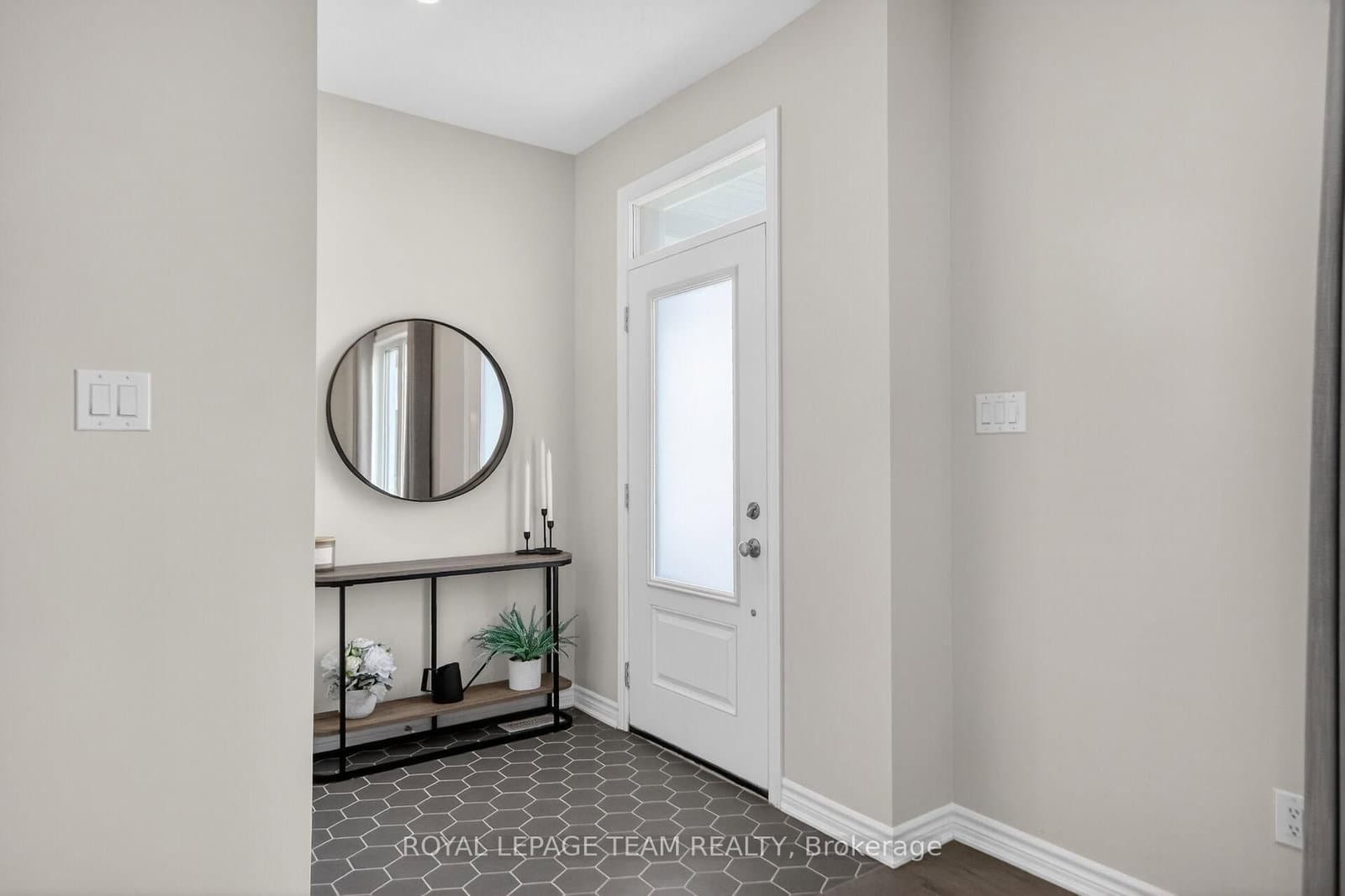 802 Bascule Place thumbnail 4