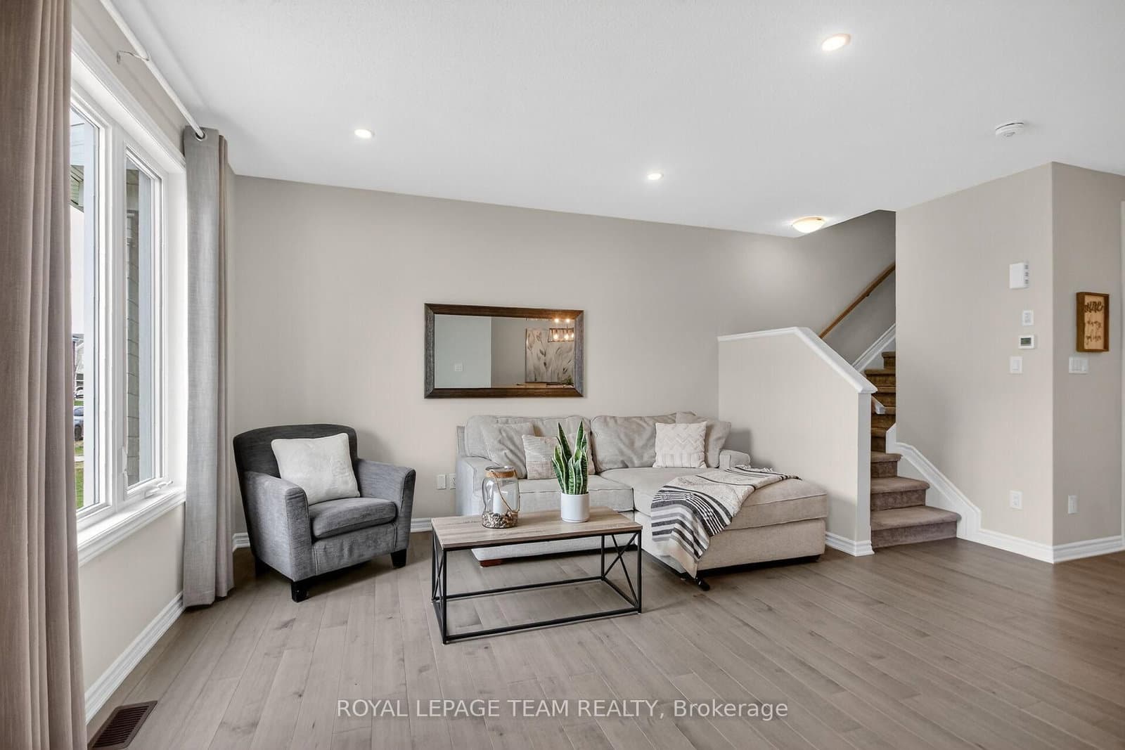 802 Bascule Place thumbnail 5