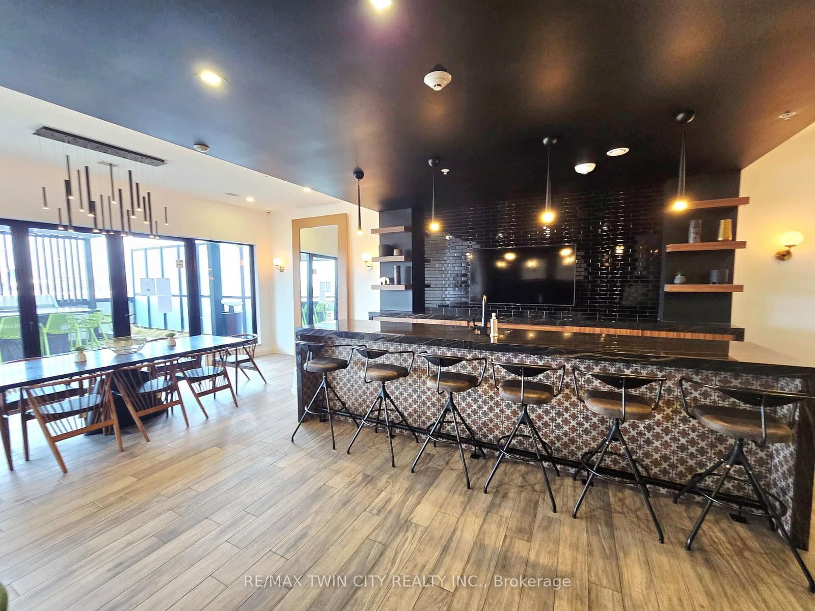 181 King Street S, Unit 1812 thumbnail 16