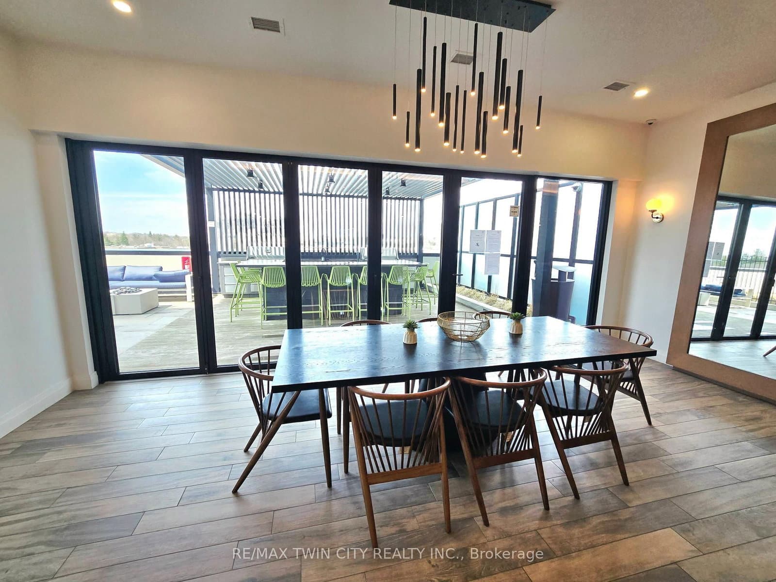 181 King Street S, Unit 1812 thumbnail 17