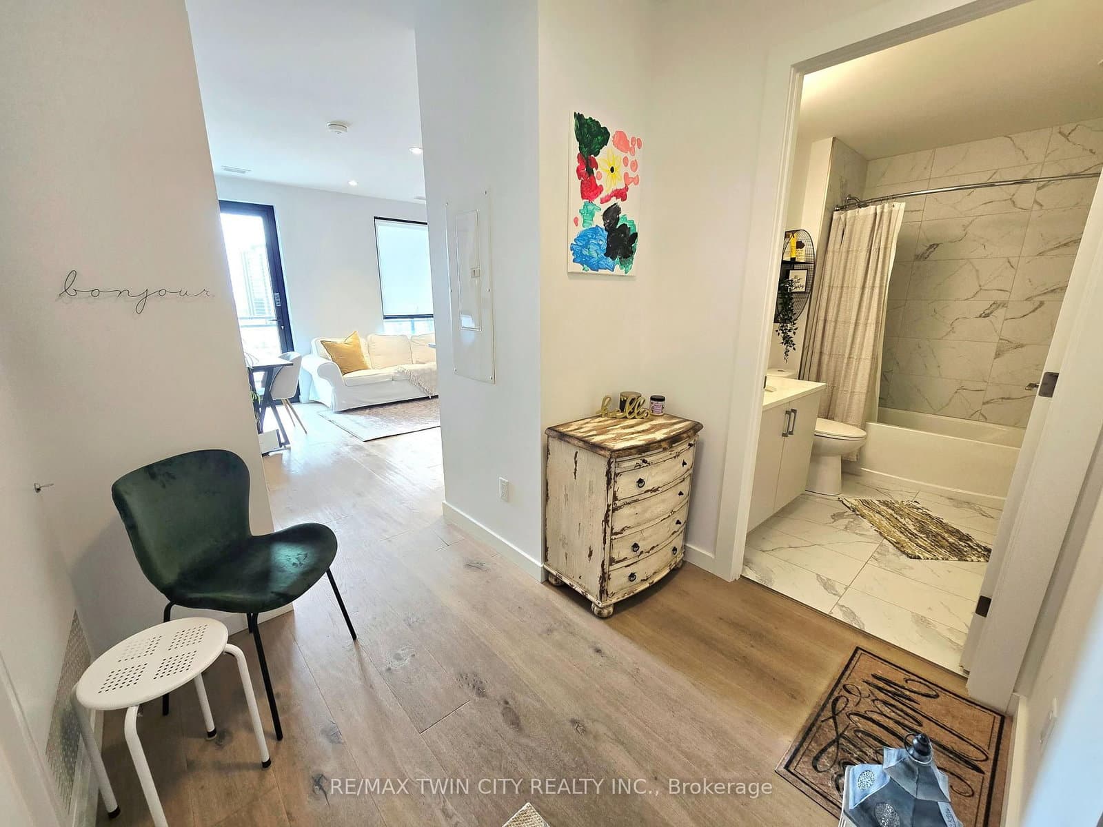 181 King Street S, Unit 1812 thumbnail 2