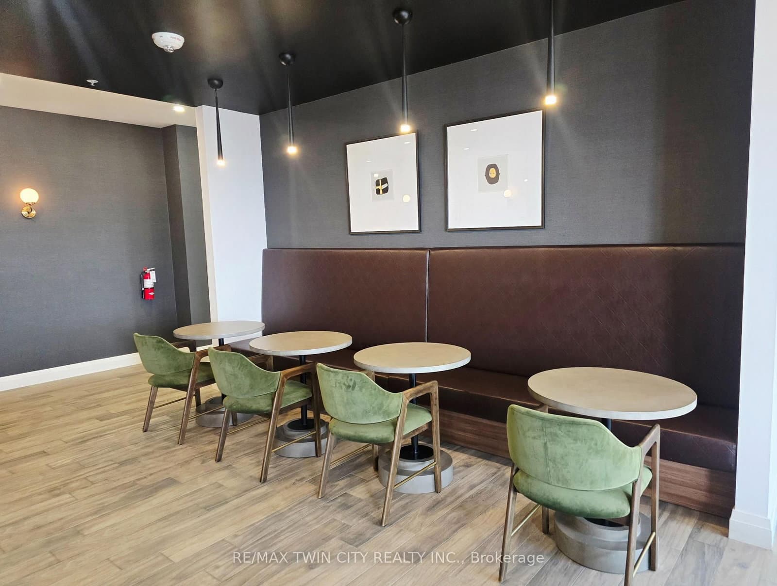 181 King Street S, Unit 1812 thumbnail 22