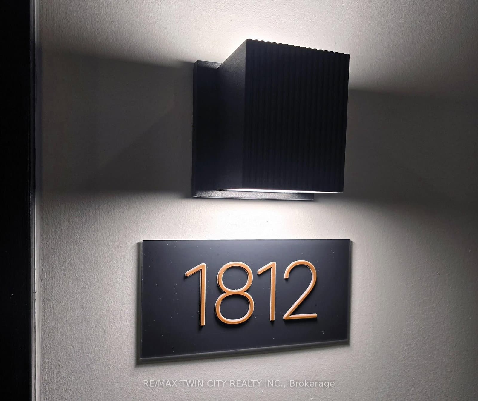 181 King Street S, Unit 1812 thumbnail 27