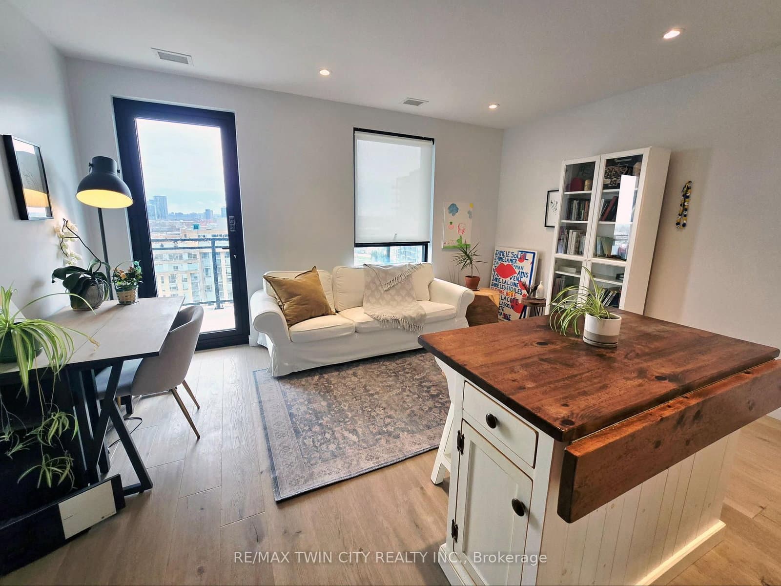 181 King Street S, Unit 1812 thumbnail 5