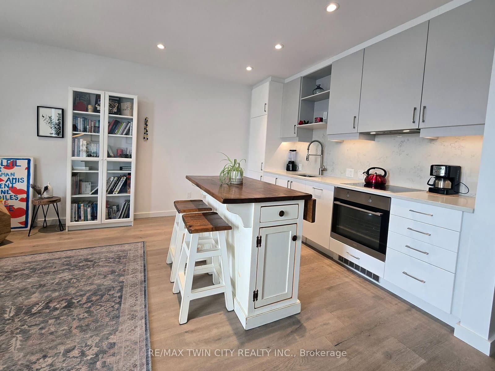 181 King Street S, Unit 1812 thumbnail 6