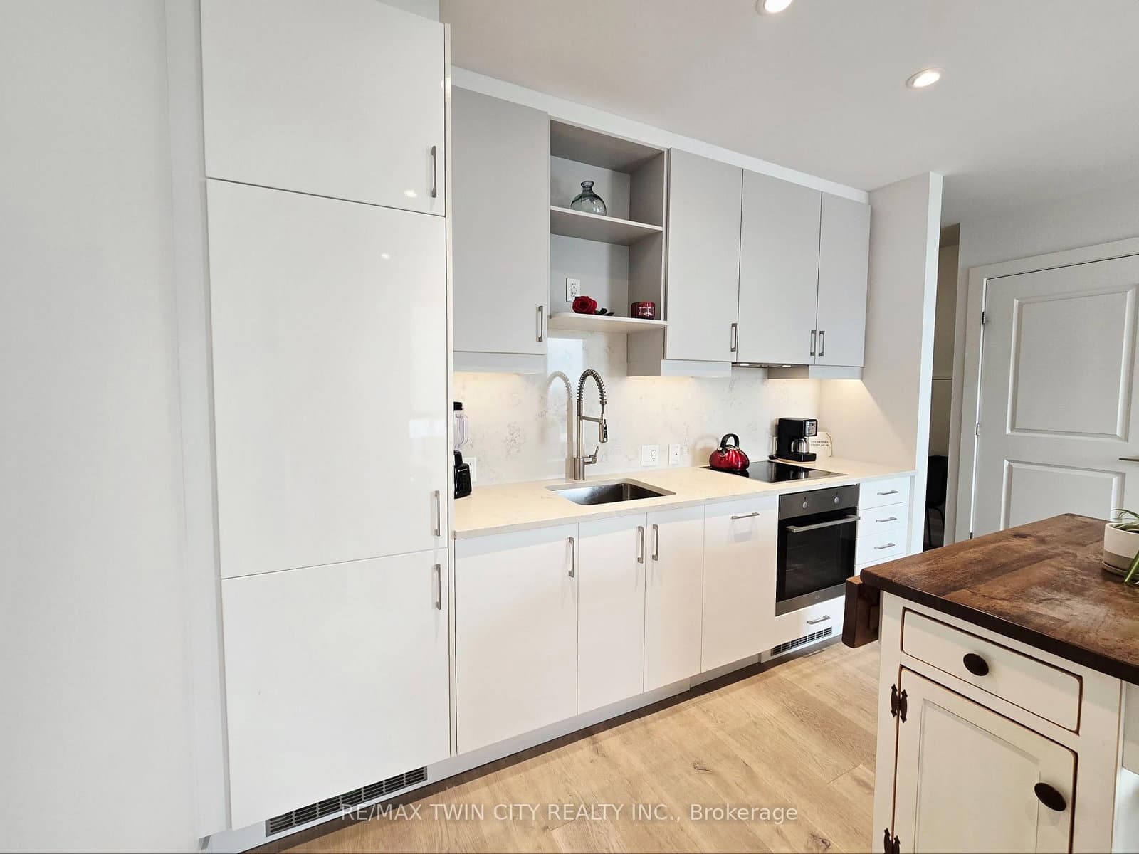 181 King Street S, Unit 1812 thumbnail 7